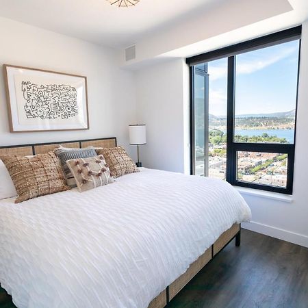 Awesome View 21 Two Bedroom One Bath Downtown Lake View Near Beach Kelowna Zewnętrze zdjęcie