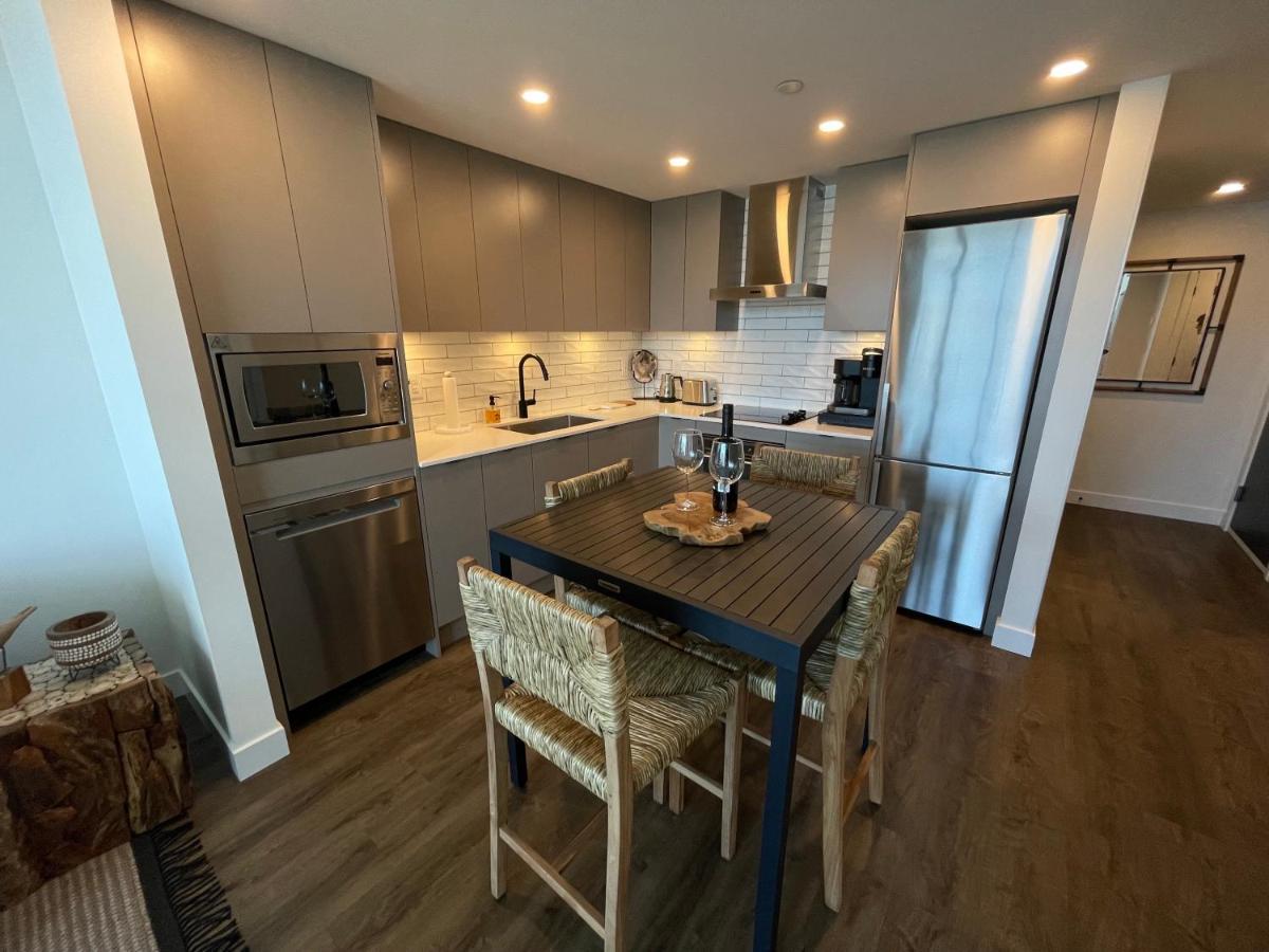 Awesome View 21 Two Bedroom One Bath Downtown Lake View Near Beach Kelowna Zewnętrze zdjęcie