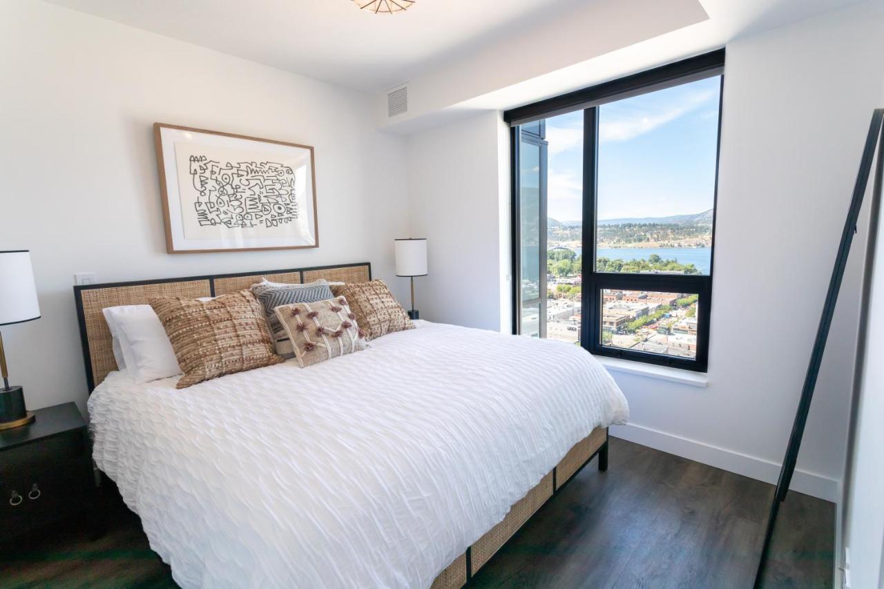 Awesome View 21 Two Bedroom One Bath Downtown Lake View Near Beach Kelowna Zewnętrze zdjęcie