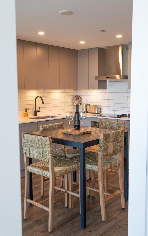 Awesome View 21 Two Bedroom One Bath Downtown Lake View Near Beach Kelowna Zewnętrze zdjęcie