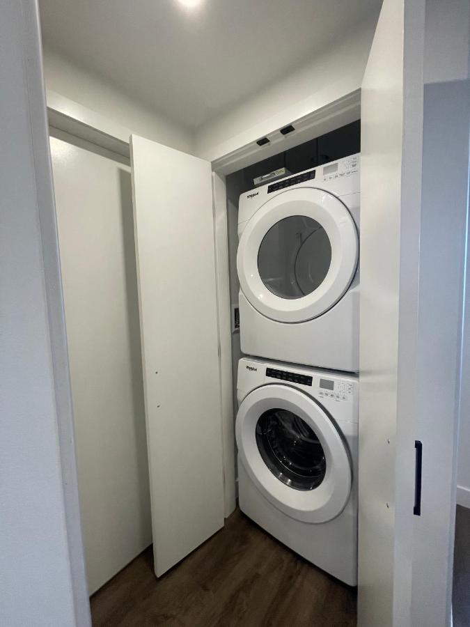 Awesome View 21 Two Bedroom One Bath Downtown Lake View Near Beach Kelowna Zewnętrze zdjęcie